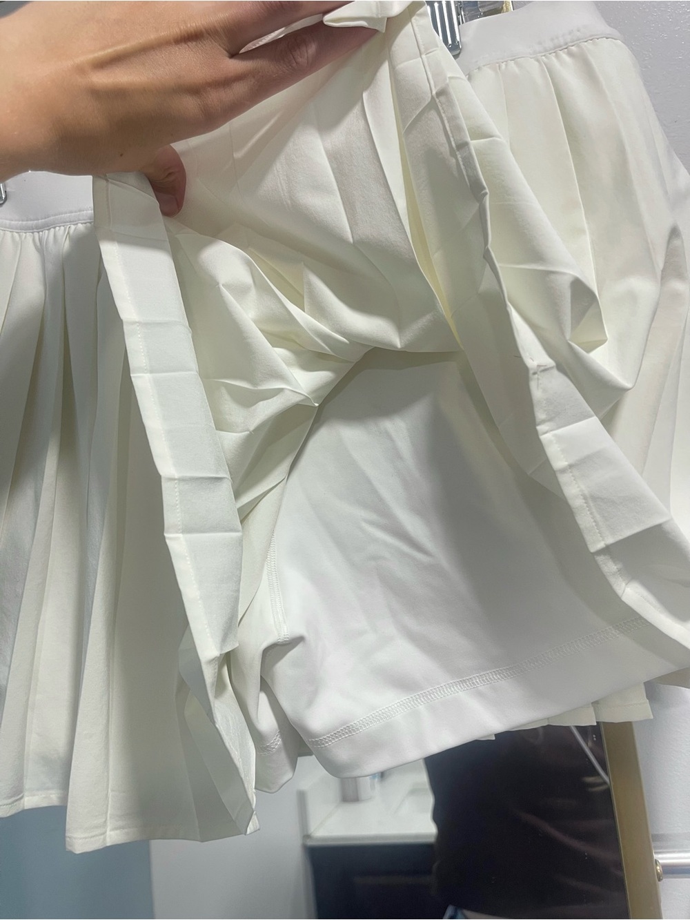Lululemon High-Rise Pleated Tennis Skirt
ivory built in shorts size 14 - Picture 5 of 6